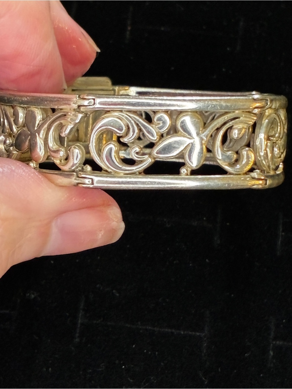 Vintage Silpada’s Silver Filigree Floral Hinged Bangle Bracelet